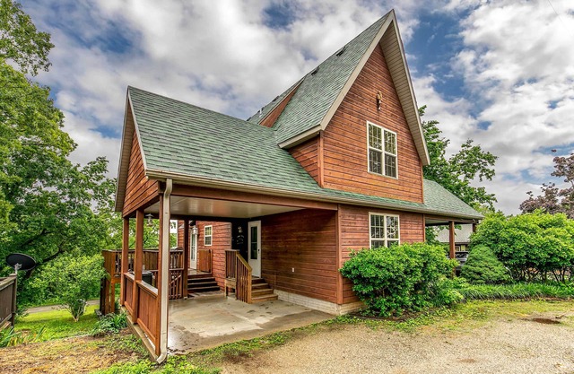 Walk to Lake: Lampe Cabin w/Fireplace & Deck!
