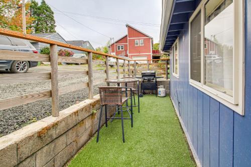 Walk to Mingus Park Quaint Escape with Private Yard