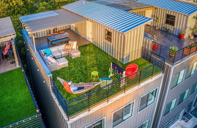 Walk to Pearl & Riverwalk from Stylish Home—Rooftop Views & Movie Nights!