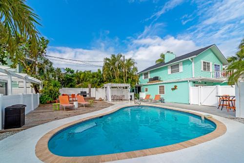 Walk to the beach and village - Gulf Villa