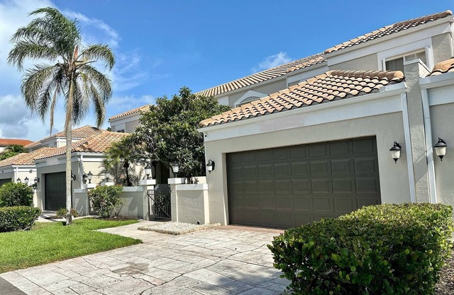 Walk to the Beach! Private Villa with Pool & Lanai – Perfect Naples Getaway