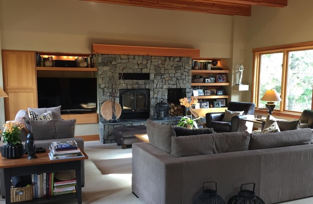 Walk to Village/Lifts, Hot tub & Steam Room