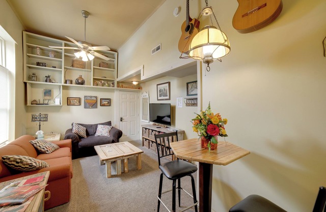 Walk to Water St & River: Quaint Saugatuck Apt