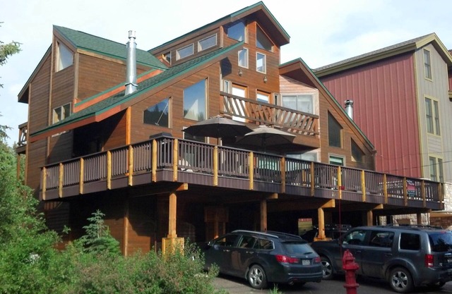 Walk to Winter Park Lifts - Private Hot Tub - Pet Friendly - Custom Duplex