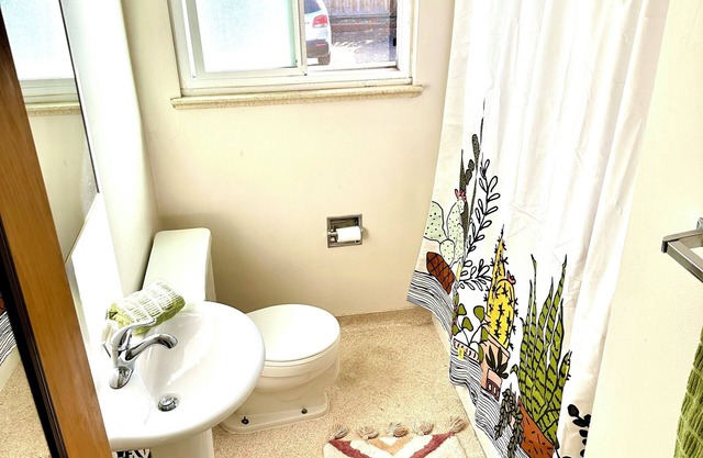 Walkable, bright 2BR charmer in the heart of Wheat Ridge near Lo-Hi
