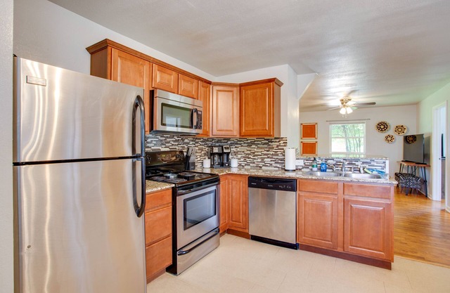 Walkable OSU Apartment - 6 Blocks to Stadium!