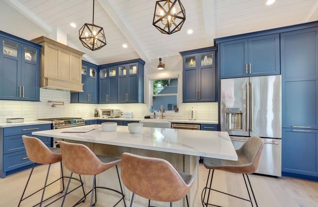 | Walking Distance to Downtown | Hot Tub | Sleep 8 | Firepit | Backyard Space