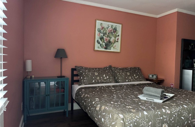 Walking distance to St George with many local attractions and activities