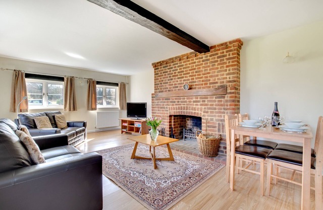 Walnut Cottage - Two Bedroom House, Sleeps 4