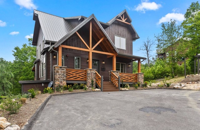 Wandering Moose- Indoor pool, Playground, Firepit, Game room, Playhouse