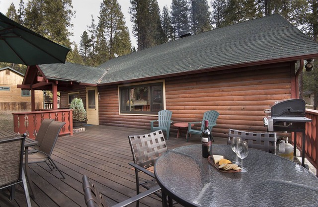 Wapiti (37), A large, well-equipped mountain home inside Yosemite National Park