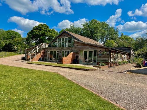 Warbler Lodge