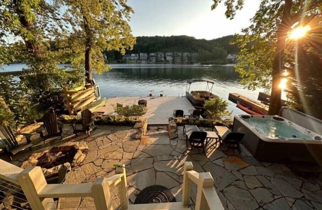 Warluskee Luxury Lakefront Cottage w/Hot Tubnn