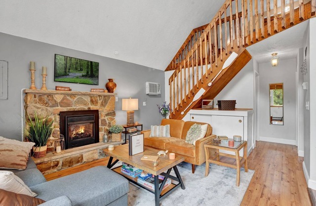 Warm Chalet in Emerald Lakes, Poconos! Lakes/Pools/Deck/Kayak/Fire pits/Grill