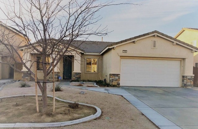 Warm, Comfy Family Home, Beautiful West Community