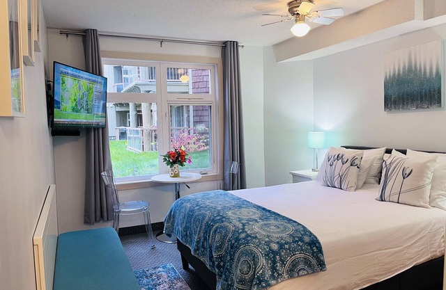 Warm & Cozy 1BR & BA Small Hotel Room in Canmore; Free UG Parking & Gym & AC
