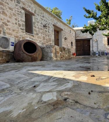 Warm stone apartment with 1 bedroom