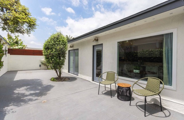 Washington Bungalow with Private Garden Patio