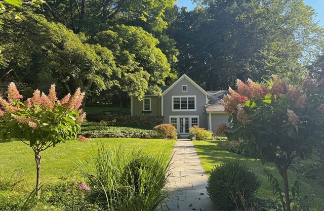 Washington, CT Jewel! Charming Main House with separate Cottage