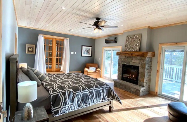 Water Front Cottage with dock - 5 min from the town, pet-friendly