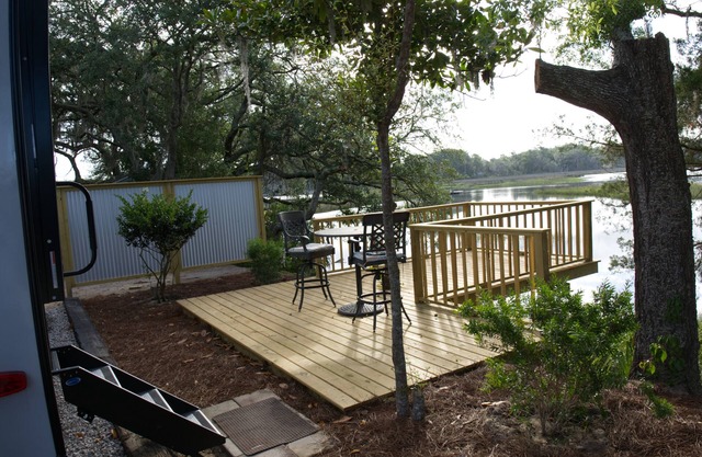 Water Front * Deep Water Dock * Fishing * Spectacular Views * RV Experience