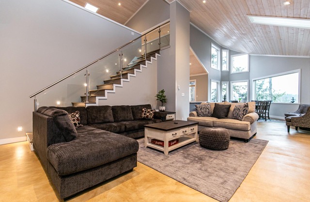Water Front Home with Private Dock and Hot tub