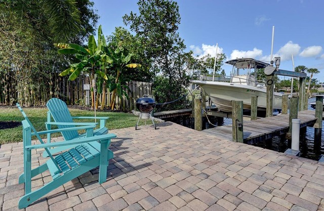 Water Front up to 8 pp w! +GAME ROOM!