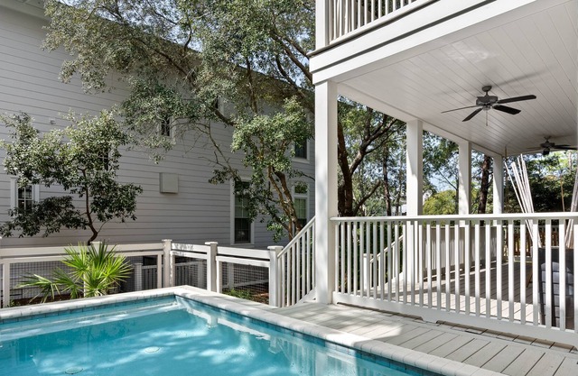 Watercolor Dreamin | Private Heated Pool | Golf Cart & Bikes | Walk to Seaside