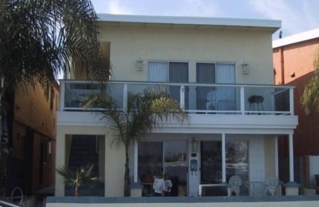 Waterfront 1 bdrm upstairs, w garage, King bed, desk, view deck, 31 nt min