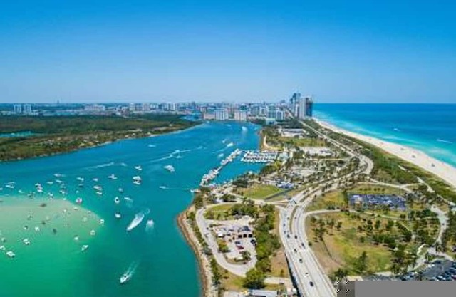 Waterfront 1BR | Parking | Walk to the Beach