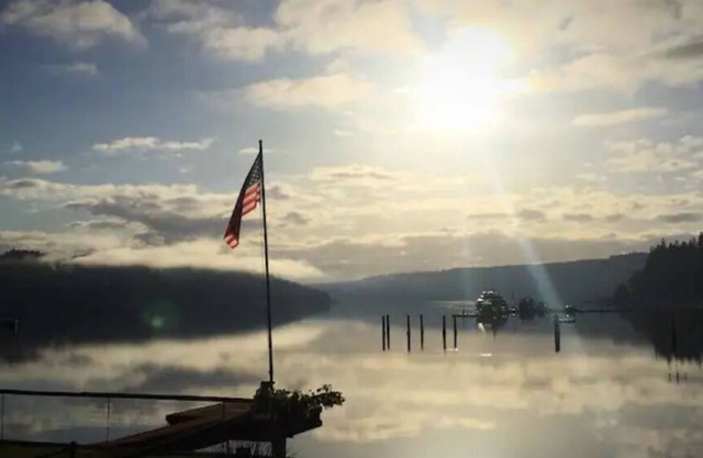 WATERFRONT 3BR/2BA LUXURY HOME, PRIME ALDERBROOK RESORT COVE, A/C