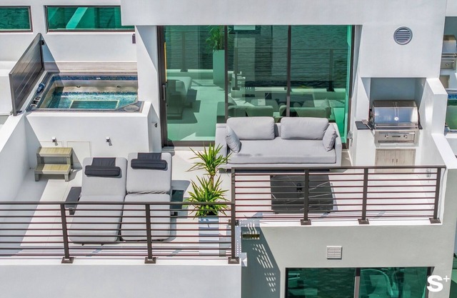 Waterfront 4BR Townhome Near Bal Harbour