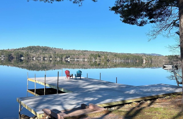 Waterfront 5 bedrooms: 3-bedroom cottage plus 2 bedroom Guest House in Harrison