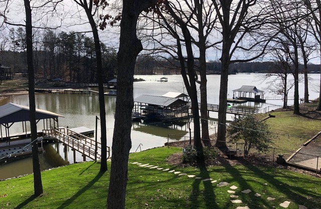 Waterfront /5 Bedrooms /3 BA's /2 FULL KITCHENS /Firepit /Boat Dock /Pier