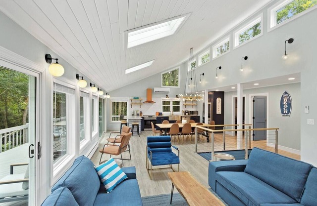 Waterfront | 5BR | Luxury Finish