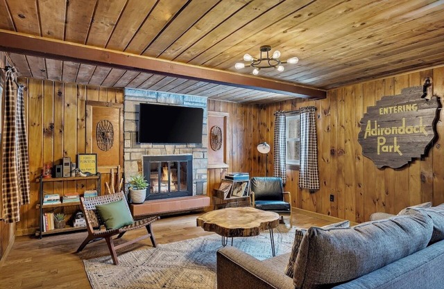 Waterfront ADK Cabin Escape