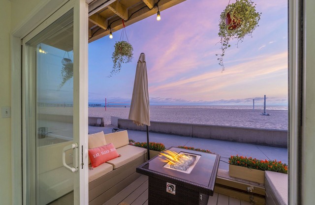 "Waterfront Bliss: The Envy of Every Traveler" 3X Hall of Fame Accommodations