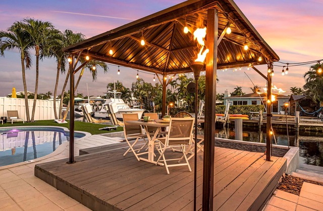 Waterfront Bungalow Heated Pool Pineapple Key
