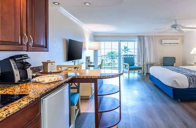 Waterfront Charm: Scenic Gulf View Balcony Studio | Pool | Parking | Near Beach