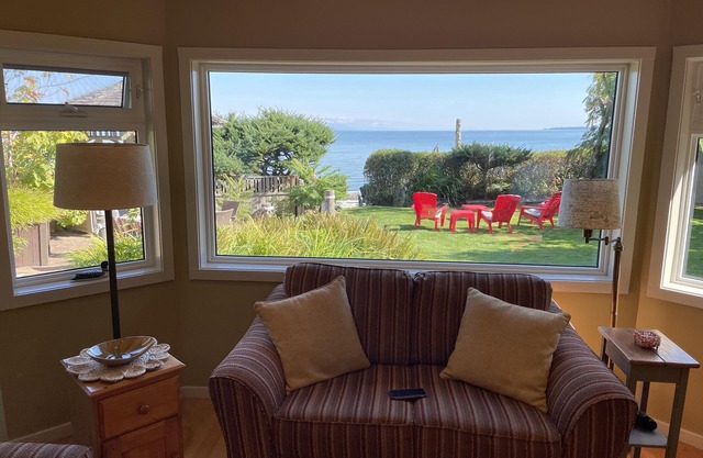 Waterfront Cottagen* WINTER MONTHLY AND WEEKLY RATES*