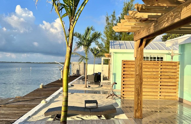 Waterfront Cottage in a Bimini oasis