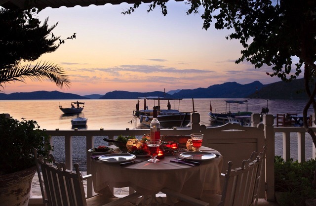 Waterfront Cottage - One Bedroom Villa, Sleeps 2