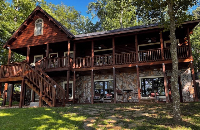 Waterfront Cozy Log Cabin Lake House - The Sunset Cabin