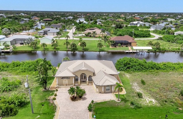Waterfront, dock, fishing, golfing, close to beach home