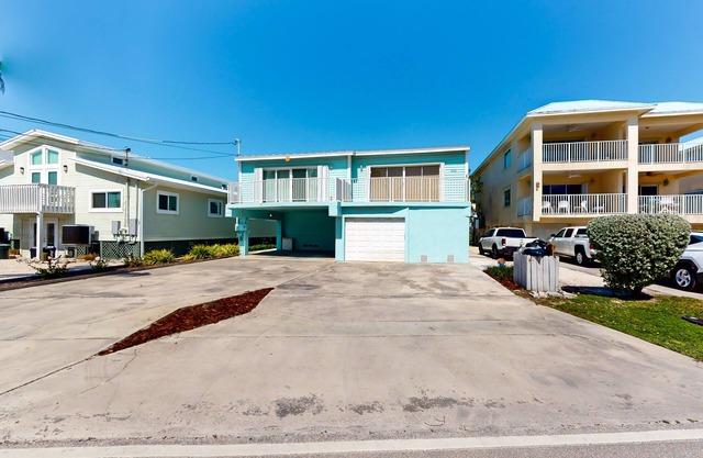 Waterfront duplex with canal access & Cabana Club pool membership