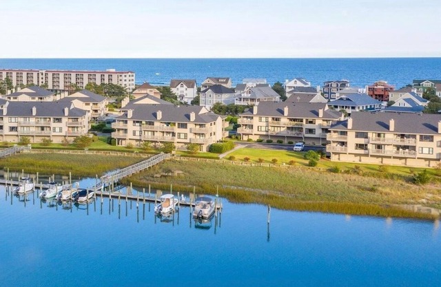 Waterfront Escape with soundside views and community amenities!