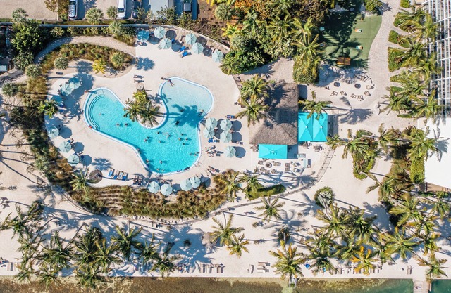 Waterfront Elegance in Islamorada! Beach, Swimming Pool, Pet-friendly!