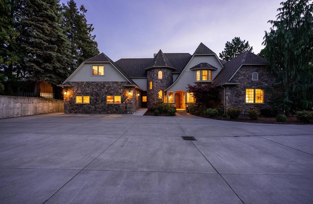 Waterfront Estate 134' of Beach! Dock/Boat Lift