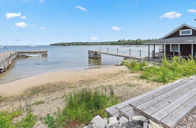 Waterfront - Fish Creek Harbor Hideaway