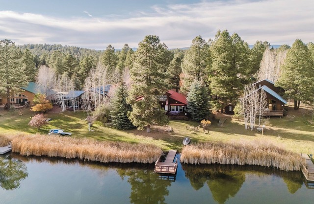 Waterfront, Great Location, Entertainment Room